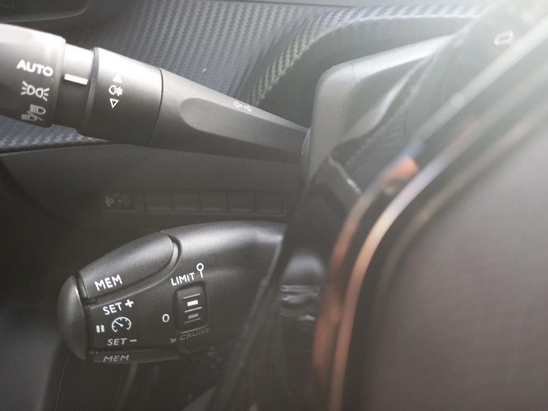Peugeot 2008 (2026) ALLURE Turbo 100 MAN6    - fotka 31 z 35