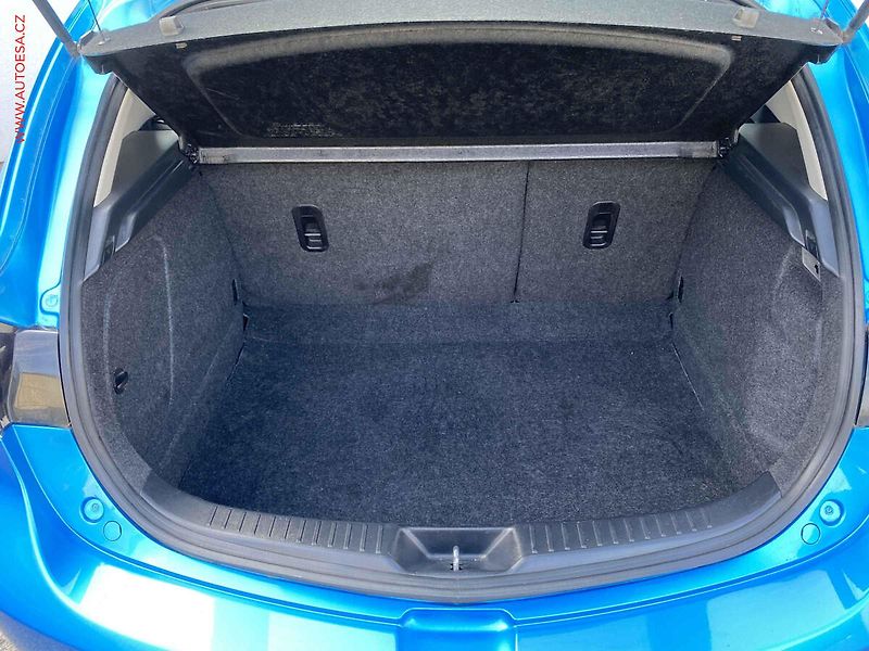 Mazda 3 (2009) 1.6i, Xenon, výhřev.sed - fotka 7 z 16