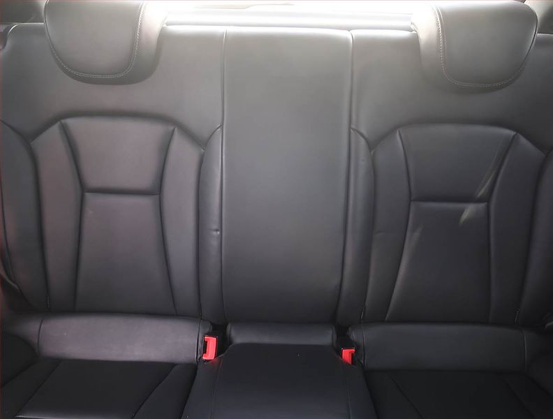 Audi A1 (2011) S-Line 1.6 TDI, Park. senzory - fotka 9 z 17