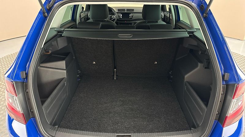 Škoda Fabia 1.0 TSI Black Combi - fotka 17 z 23
