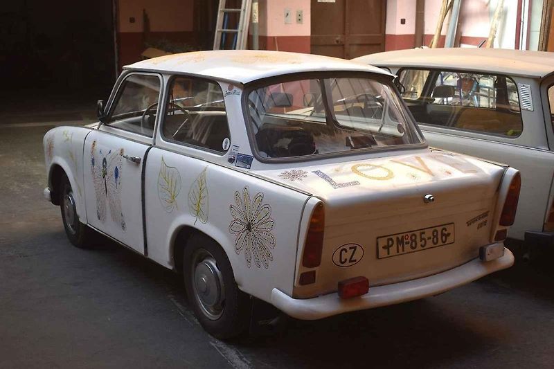 Tento Trabant má rok výroby 1965. Dosud je plně funkční
