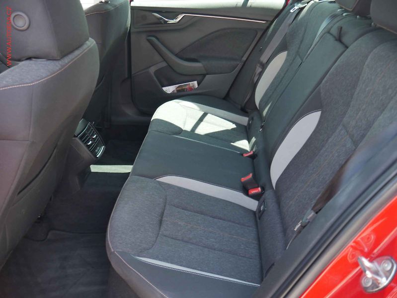 Škoda Kamiq (2021) 1.0 TSi, Style, park. kamera - fotka 10 z 21