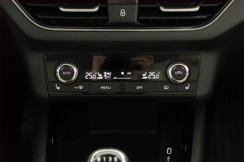 Škoda Kamiq (2020) 1.0 TSI, Serv.kniha, Kůže - fotka 16 z 20