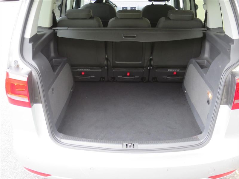 Volkswagen Touran 1,4  TSI MATCH - fotka 20 z 34