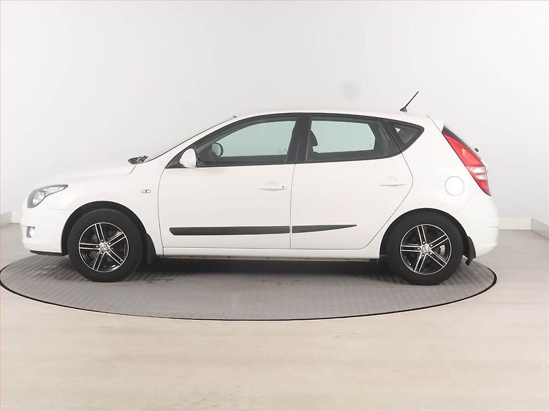 Hyundai i30 (2009) 1.4 CVVT, po STK, jezdí dobře - fotka 3 z 15