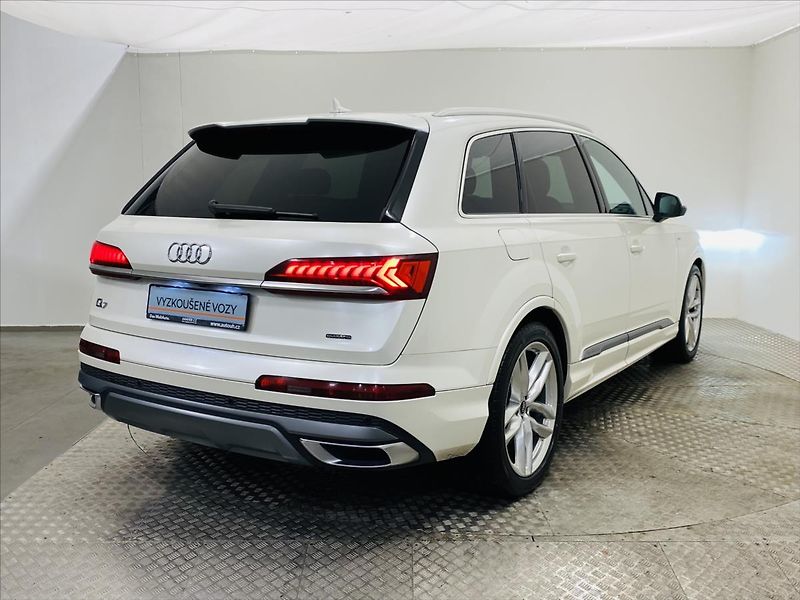Audi Q7 3,0 TDI 210kW 7Míst S-Line - fotka 2 z 32