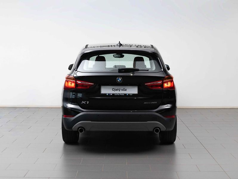 BMW X1 20i xDrive - fotka 4 z 22