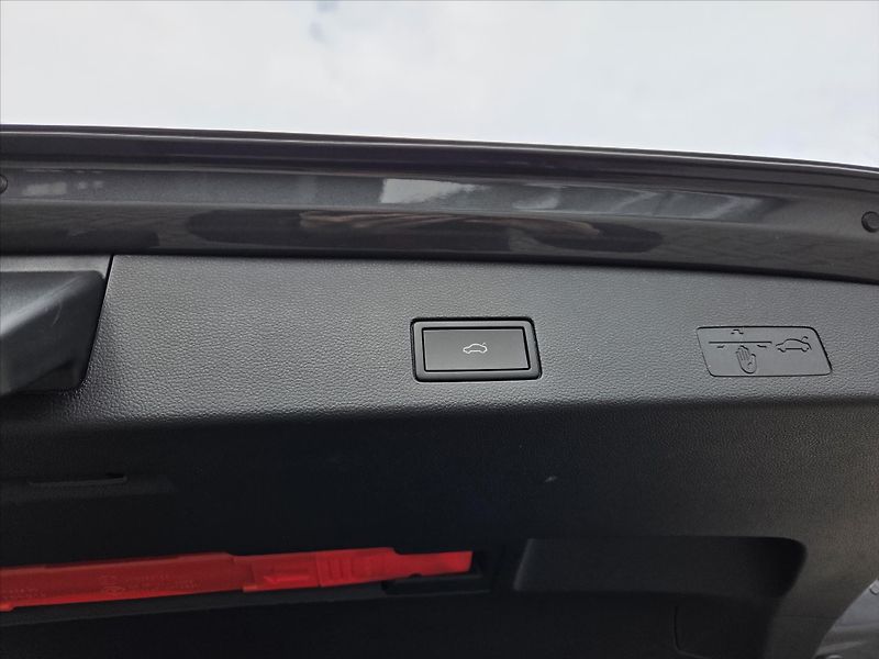Volkswagen Golf 1,5 eTSi 110kW DSG Tov.záruka - fotka 12 z 23