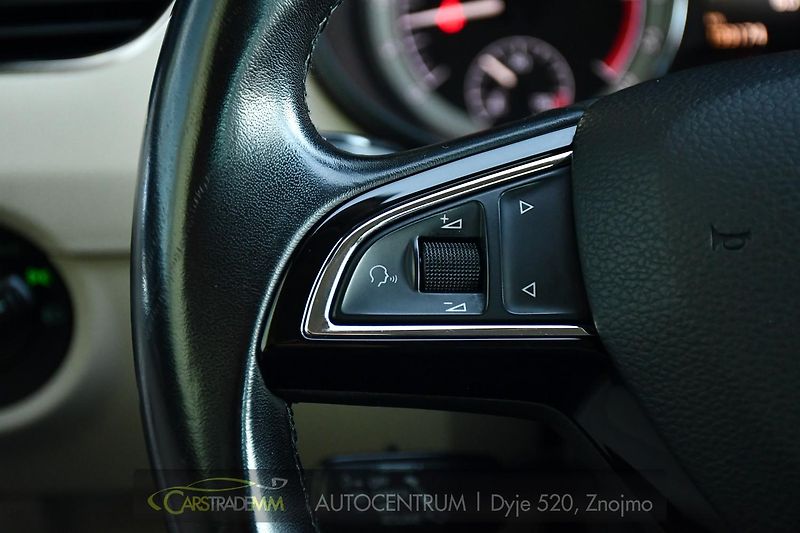 Škoda Octavia 1,6TDi TAŽNÉ ACC  - fotka 25 z 53
