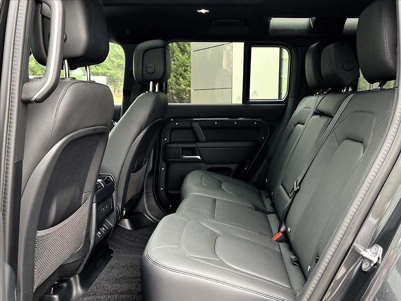 Land Rover Defender (2026) 110 D250 X-DYNAMIC SE - fotka 24 z 27