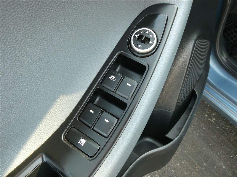 Hyundai i20 1,1 CRDi 1.majitel, webasto - fotka 32 z 43