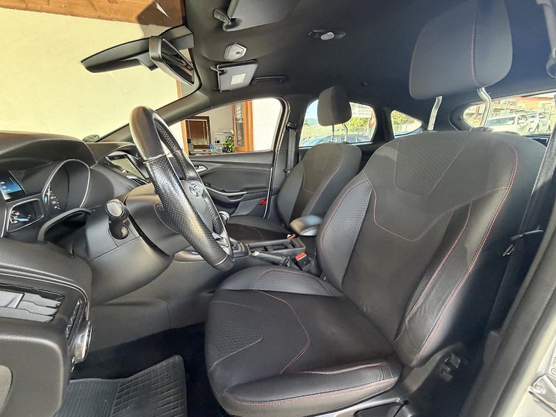 Ford Focus ST-Line 1.5 EcoBoost 110kW - fotka 24 z 26