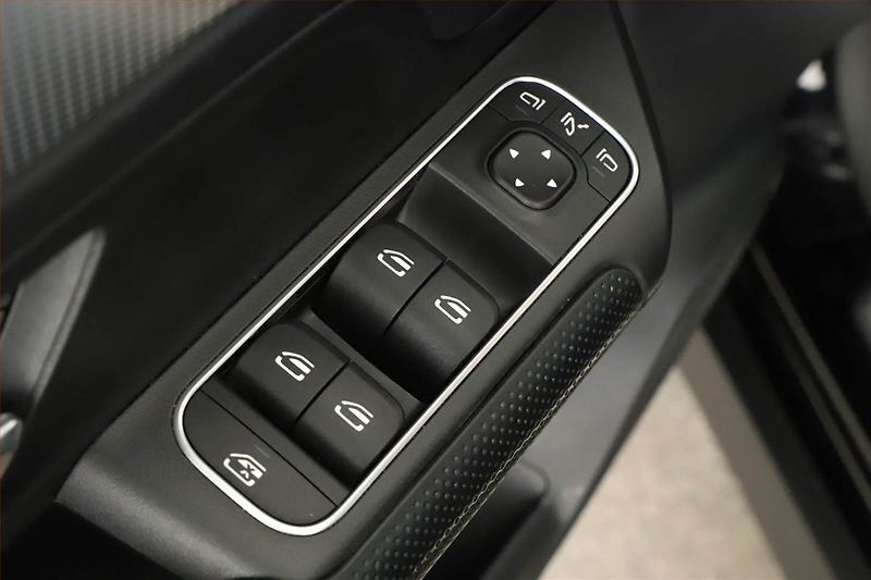 Mercedes-Benz GLB (2023) 200 - fotka 19 z 22