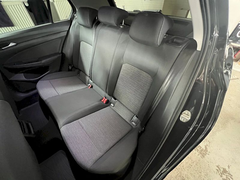 Volkswagen Golf (2025) Limited 1.5 TSI 85 kW 6°manuál - fotka 15 z 33
