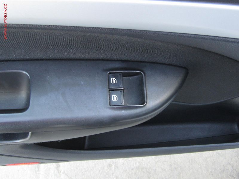 Škoda Octavia (2010) 2.0TDi, ČR, Ambiente - fotka 11 z 16