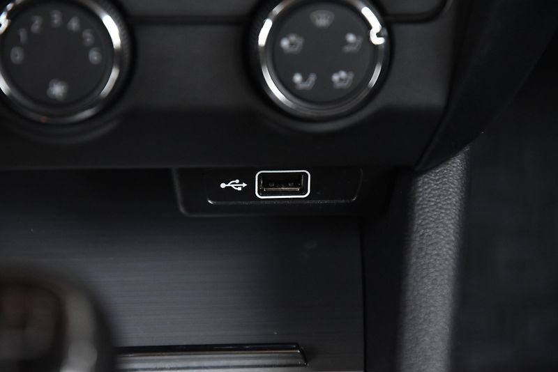 Škoda Octavia 1.6 TDi CR,VÝHŘEV,TEMP,ALU,1.M - fotka 24 z 42