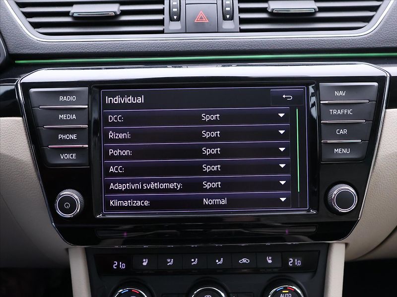 Škoda Superb 2,0 TSI 206kW DSG 4x4 CZ L&K - fotka 34 z 45