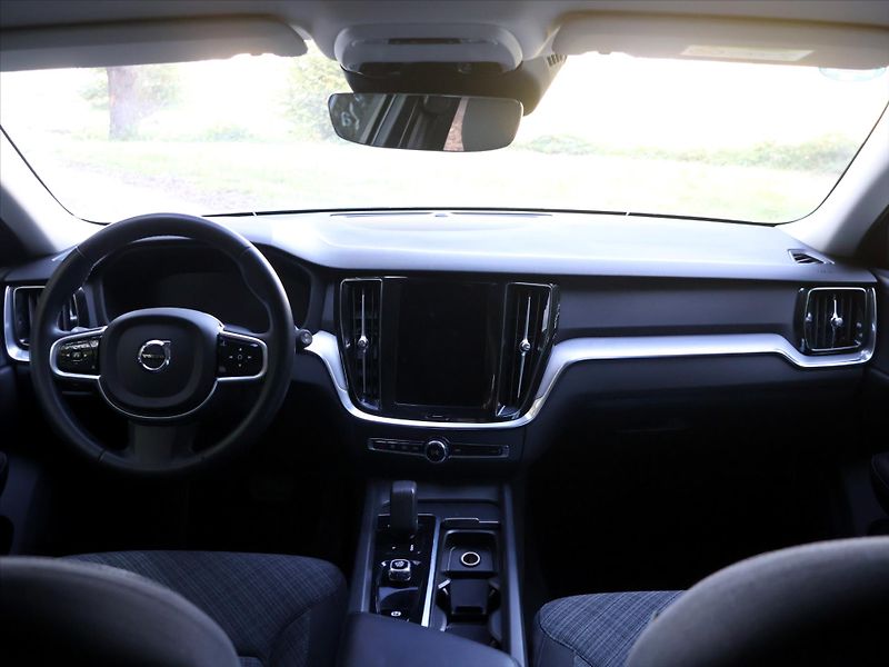 Volvo V60 2,0 B4 AWD Cross Country DPH - fotka 26 z 33