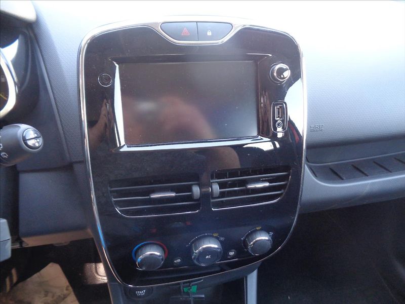 Renault Clio 0,9 0.9 TCI - fotka 16 z 18