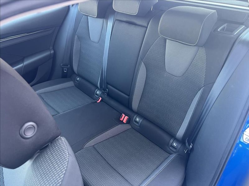 Škoda Octavia 2,0 TDI 85kW Ambition Combi - fotka 12 z 31