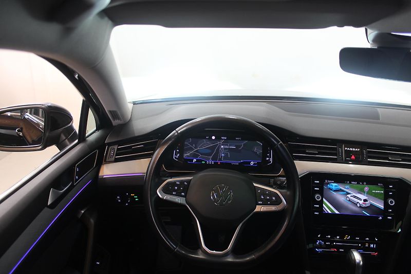 Volkswagen Passat (2021) 2.0TDI DSG Display LED - fotka 34 z 36