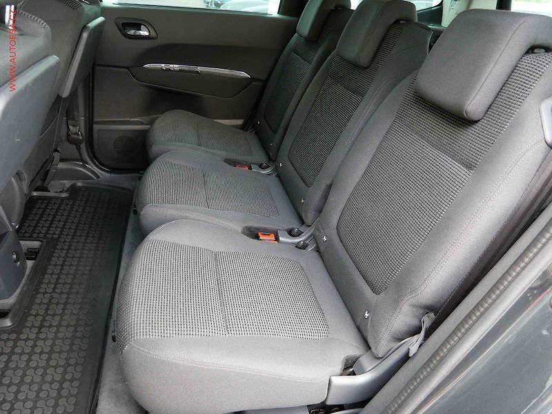 Peugeot 5008 (2015) 2.0 HDi, AC, navi, park.asist - fotka 10 z 23