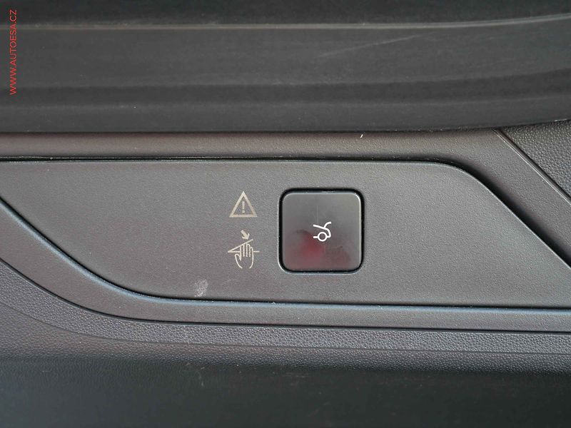 Citroën C4 (2014) 2.0 Blue HDi, Executive, AT - fotka 28 z 29