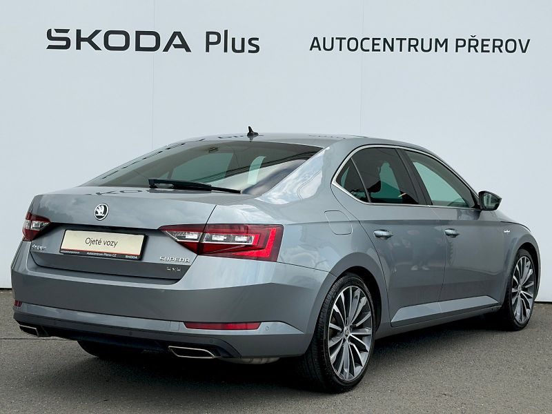 Škoda Superb (2016) 2.0 TSI 206kW L&K DSG 4x4 - fotka 2 z 35