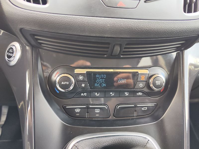 Ford Kuga 2.0 TDCi/103kW Titanium - fotka 20 z 31