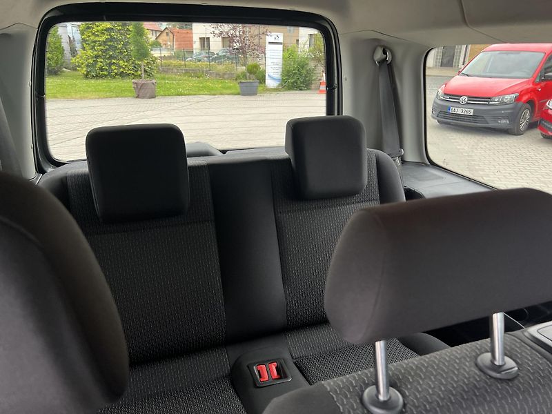 Volkswagen Caddy (2018) MAXI 2,0TDi 7 míst pěkný stav! - fotka 33 z 42