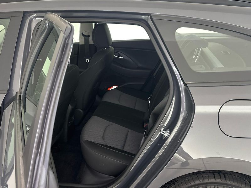 Hyundai i30 Smart DCT - fotka 8 z 27