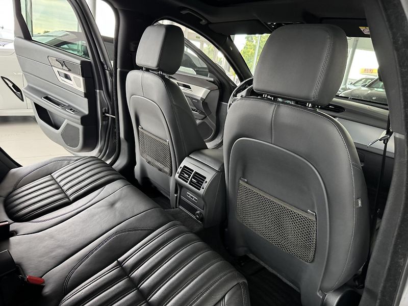 Jaguar XF 25d AWD*FullLED*360Kam*Panoram - fotka 17 z 41