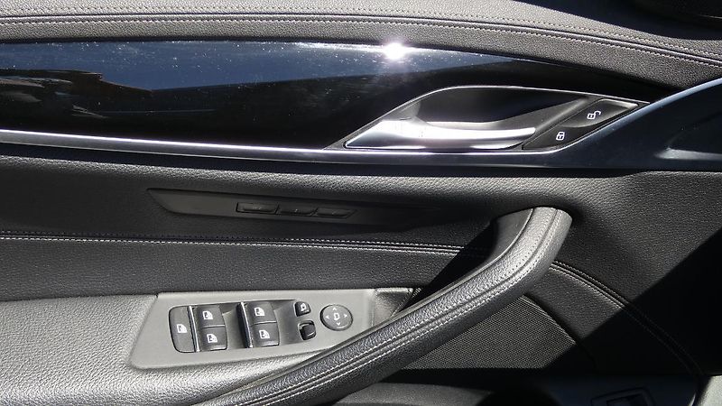 BMW Řada 5 Touring 520d xDrive - fotka 9 z 25