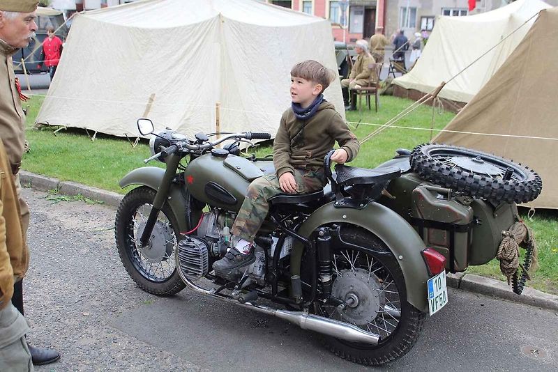 Nádherně zrenovovaný vojenský automobil Volkswagen type 82E, pro který cesta na akci do Radonic u Kadaně byla vůbec prvním dálkovým výjezdem.