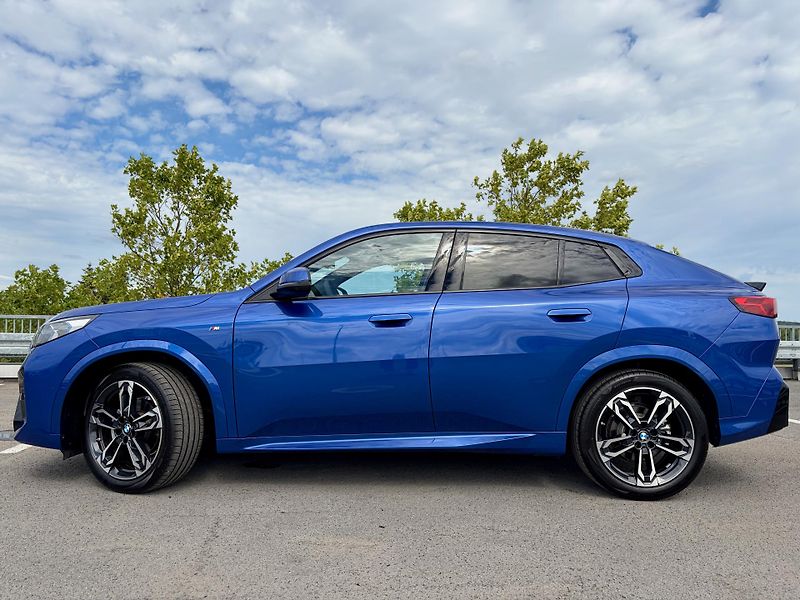 BMW X2 (2025) xDrive20dM ACC HUD Ad.LED PANO - fotka 6 z 48
