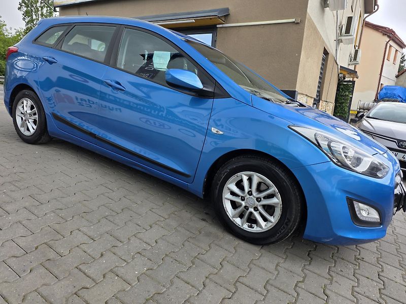 Hyundai i30 1.6-NÍZKÁ SPOTŘEBA- 5l/100km - fotka 4 z 13