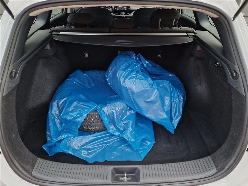 Hyundai i30 1.6 CRDi Comfort,ČR,1.Majitel - fotka 16 z 49