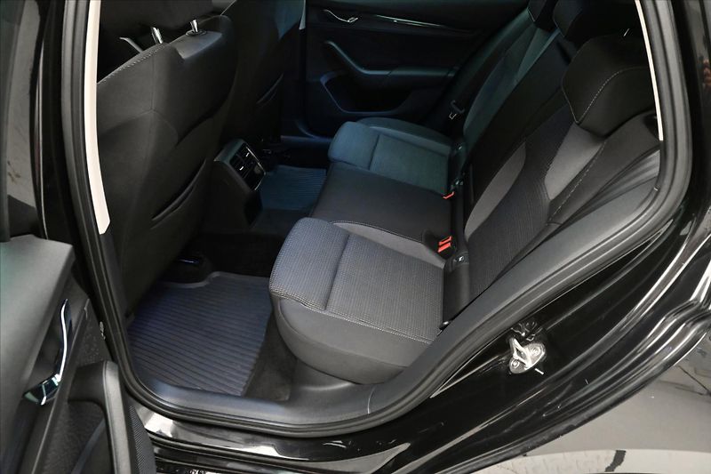 Škoda Octavia 2,0 TDI 110 kW DSG TAŽNÉ Záruk - fotka 14 z 32
