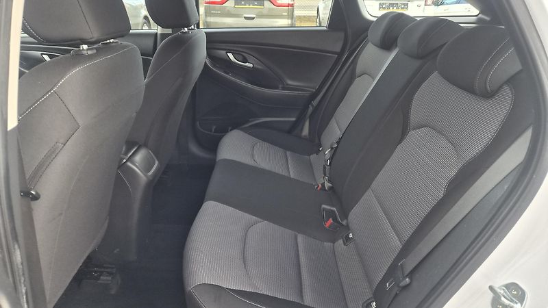 Hyundai i30 1.6CRDi 1.maj CZ záruka DPH - fotka 13 z 21