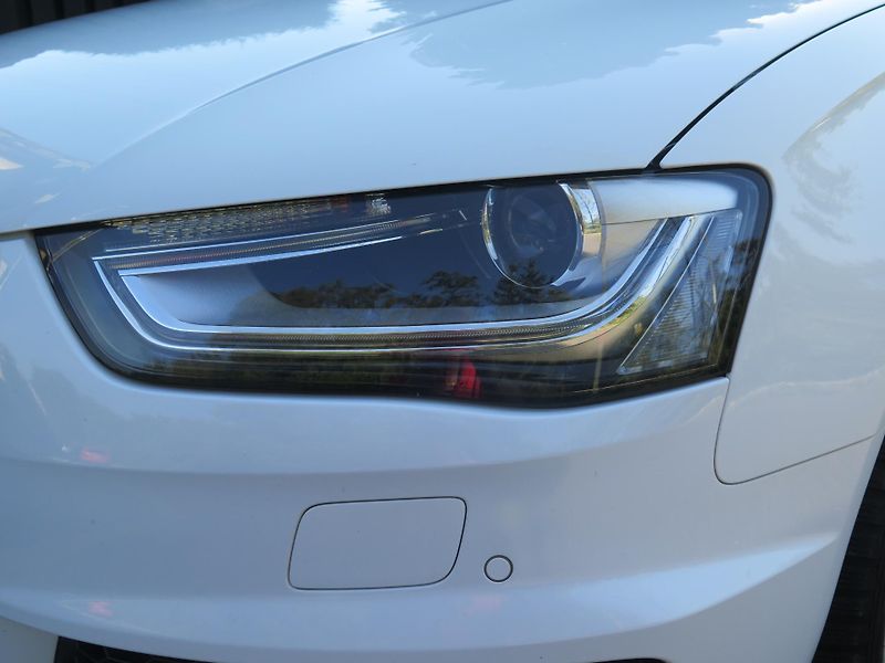 Audi A4 A4 2,0 TDI FULL S-LINE - fotka 21 z 23