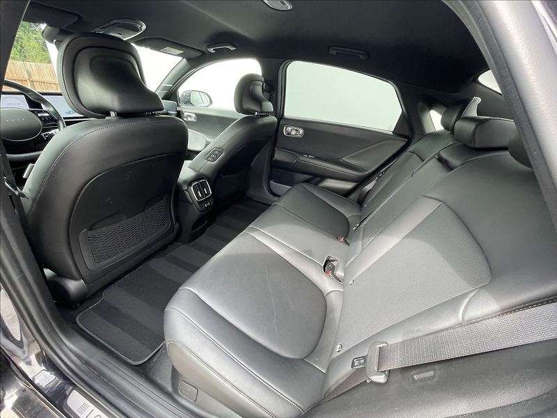 Hyundai Ioniq 6 Power 77kWh Style Premium - fotka 16 z 22