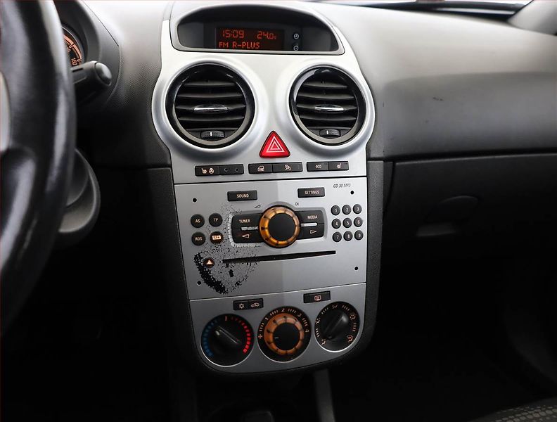 Opel Corsa (2013) 1.2 , po STK, jezdí výborně - fotka 9 z 11