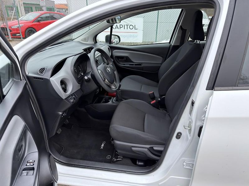 Toyota Yaris 1.5i 82 kW navi. serviska - fotka 6 z 21