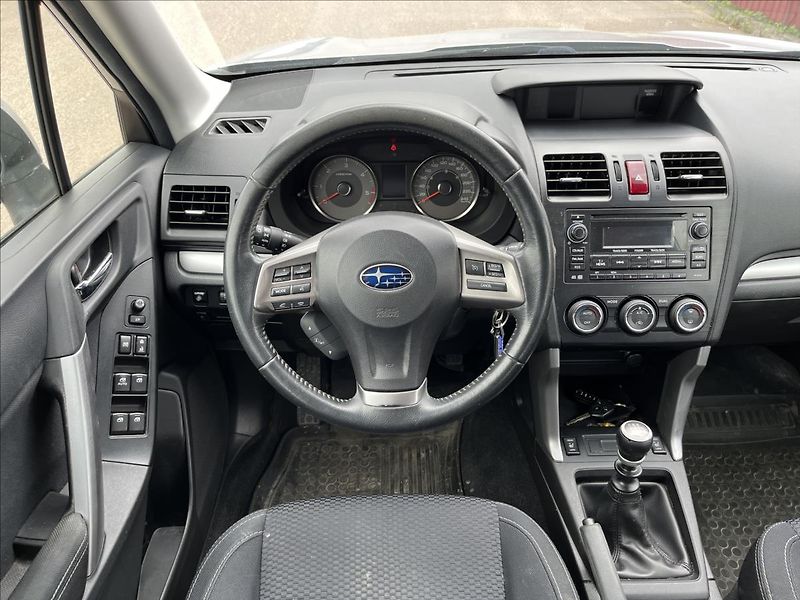 Subaru Forester 2,0 D-L 108KW 4x4 TZ ČR SERVIS - fotka 14 z 41