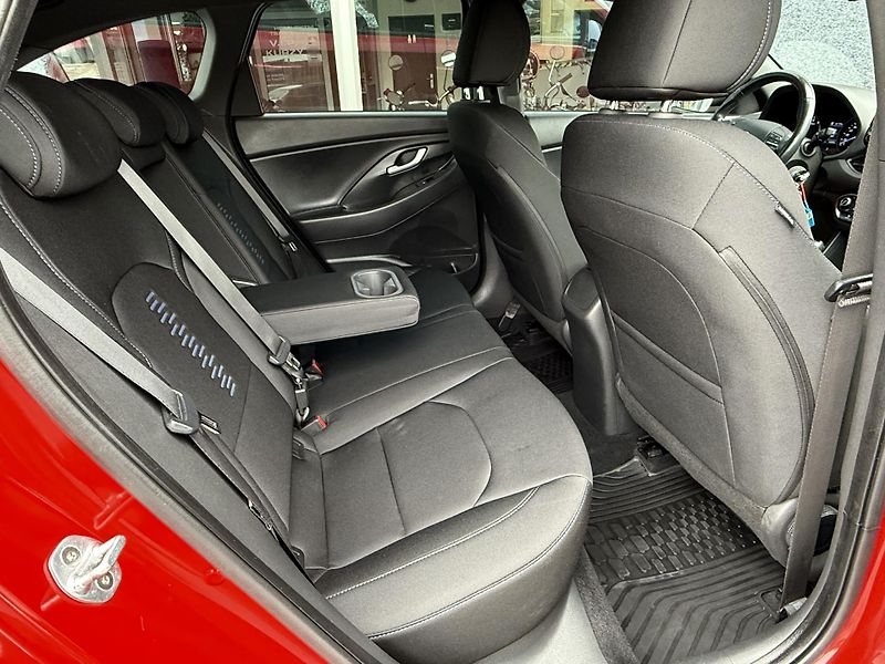Hyundai i30 1,4 T-GDI DCT Style Automat ČR - fotka 19 z 42