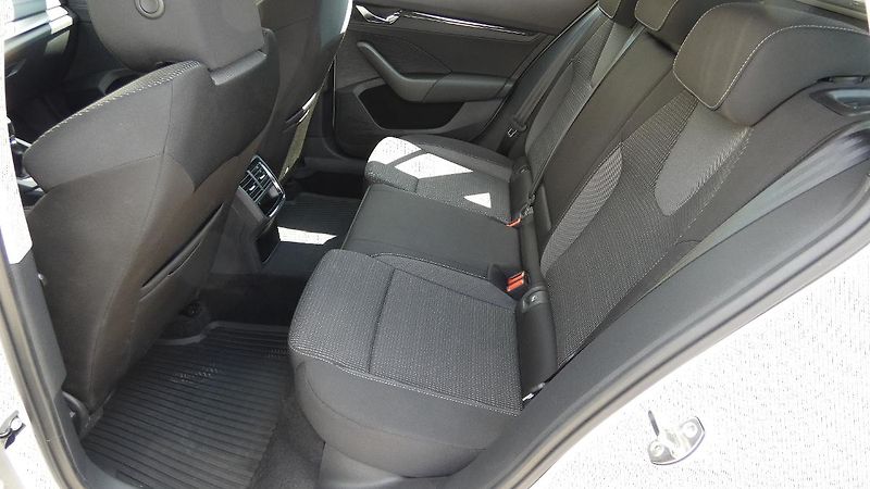 Škoda Octavia Combi 2,0 TDI Ambition - fotka 20 z 23