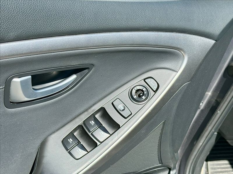 Hyundai i30 1,6 CRDI AUTOMAT PREMIUM - fotka 8 z 12