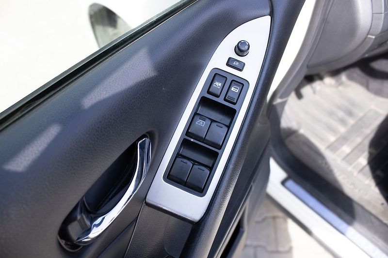 Nissan Murano Bez investic, servisované. - fotka 31 z 47