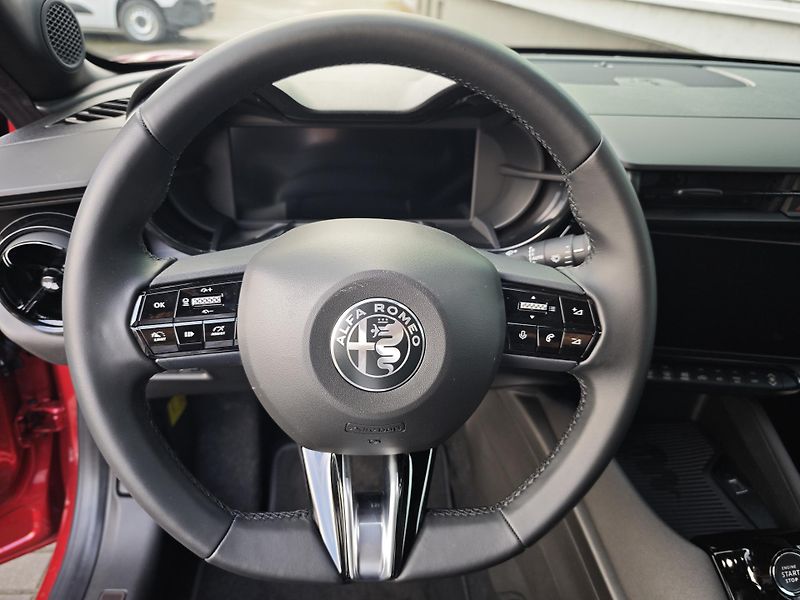 Alfa Romeo Junior (2026)  Elettrica Speciale 156PS 54kW - fotka 26 z 43