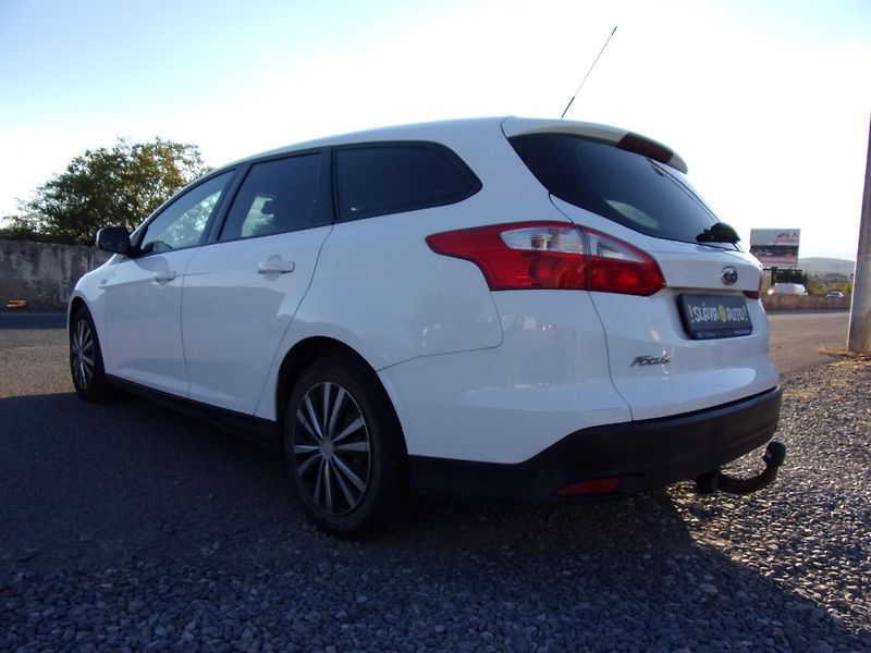 Ford Focus (2013) 1.6 TDCi 70kW ČR TAŽNÉ VÝHŘEVY - fotka 3 z 20